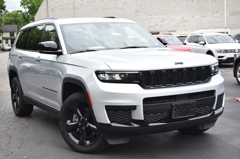 Jeep Grand Cherokee L Vehicle Image 02