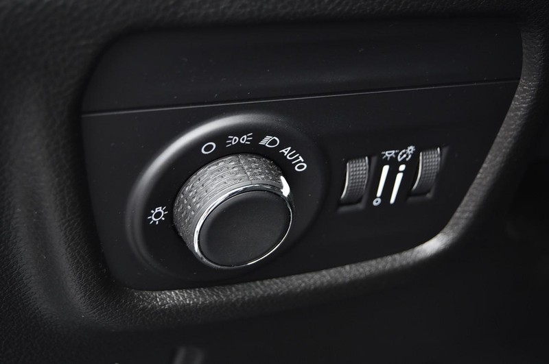 Jeep Grand Cherokee L Vehicle Image 11