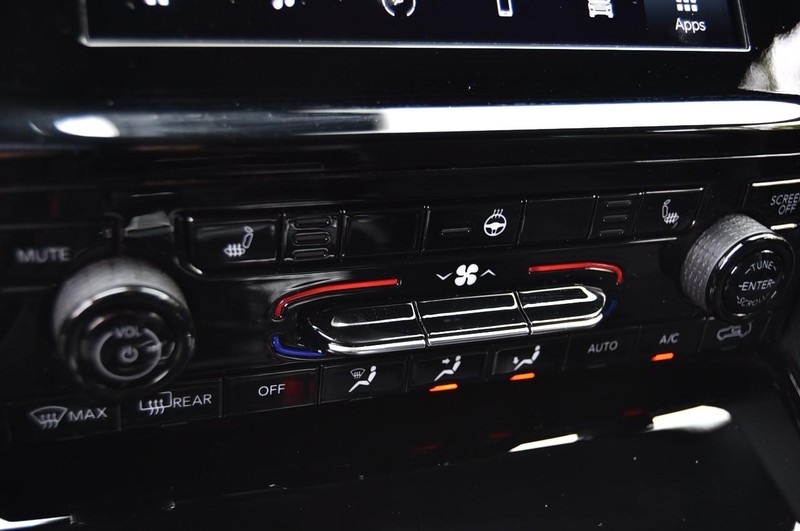 Jeep Grand Cherokee L Vehicle Image 16