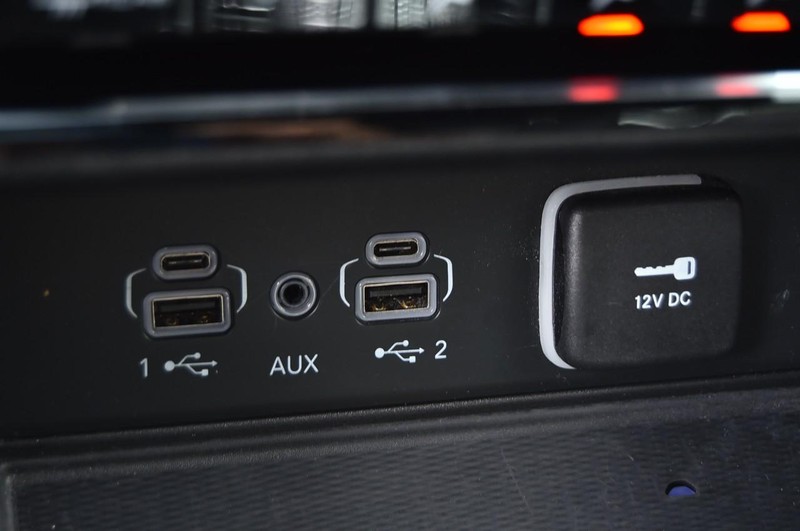 Jeep Grand Cherokee L Vehicle Image 17