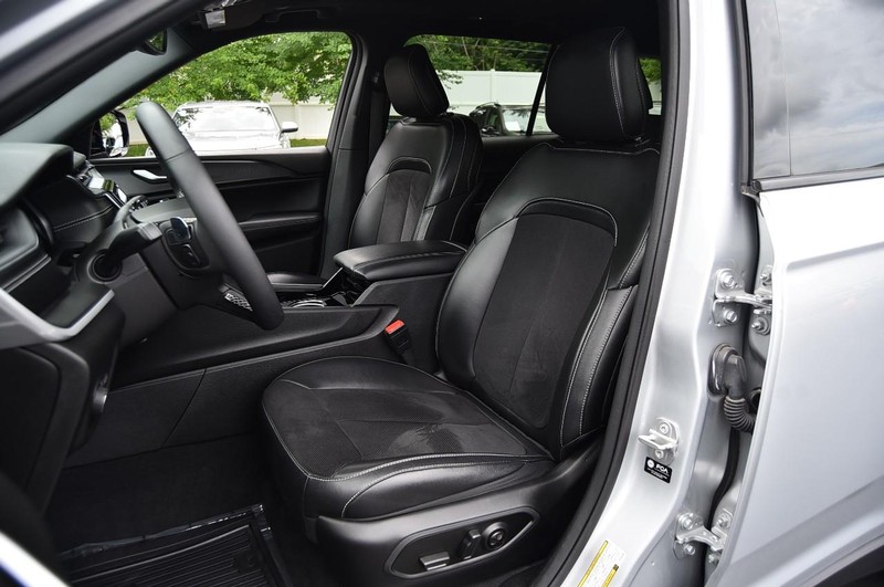 Jeep Grand Cherokee L Vehicle Image 20