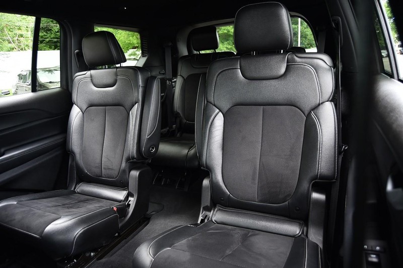 Jeep Grand Cherokee L Vehicle Image 23
