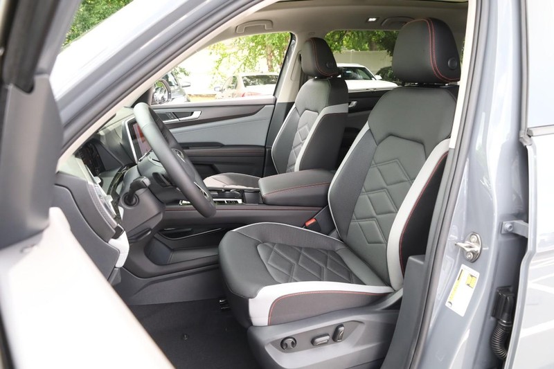 Volkswagen Atlas Vehicle Image 11