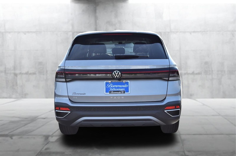 Volkswagen Taos Vehicle Image 06