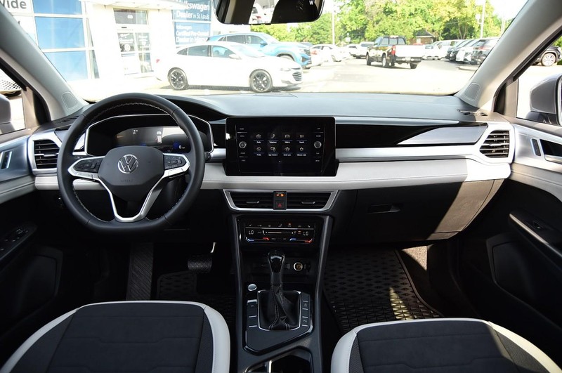 Volkswagen Taos Vehicle Image 07