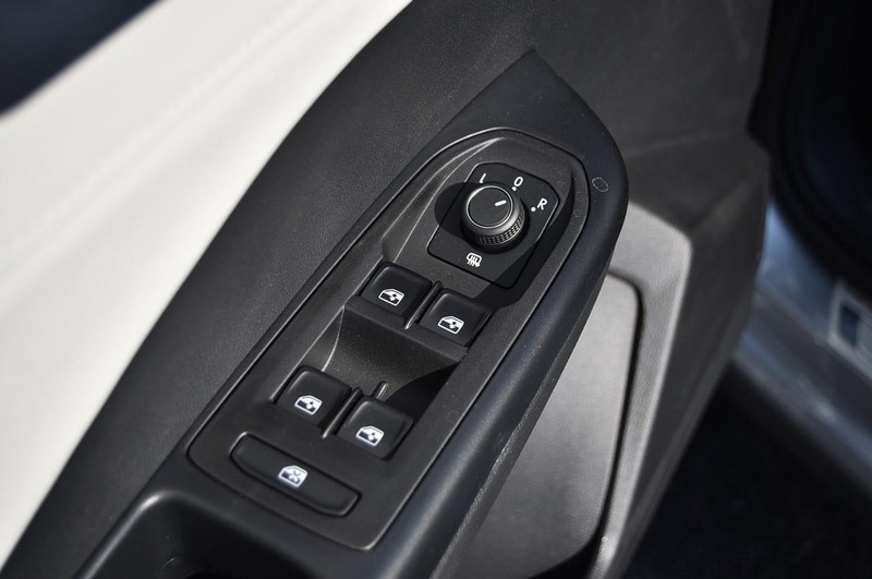 Volkswagen Taos Vehicle Image 08