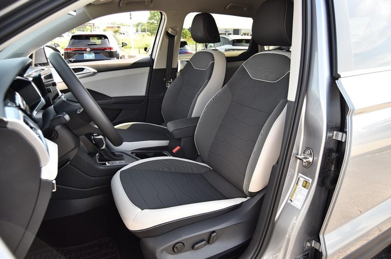 Volkswagen Taos Vehicle Image 19