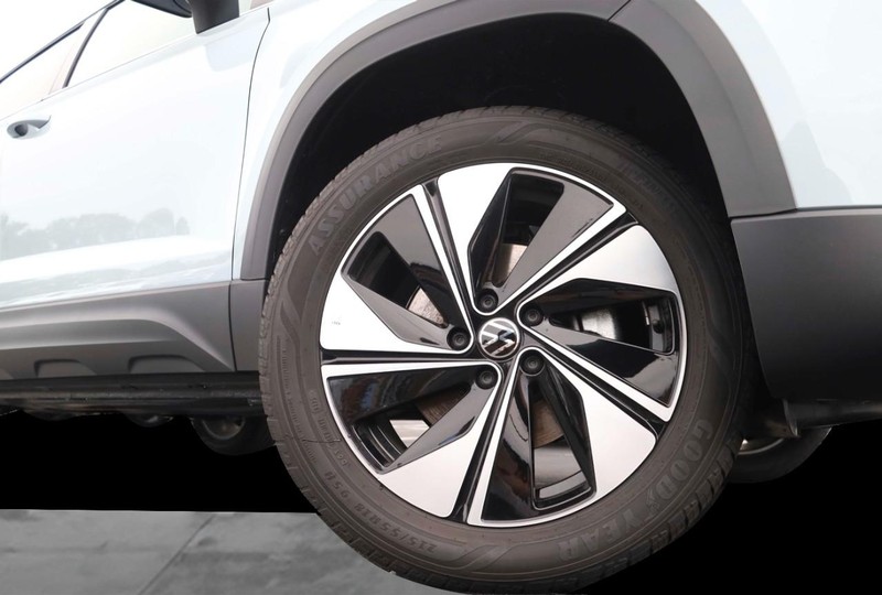 Volkswagen Taos Vehicle Image 03