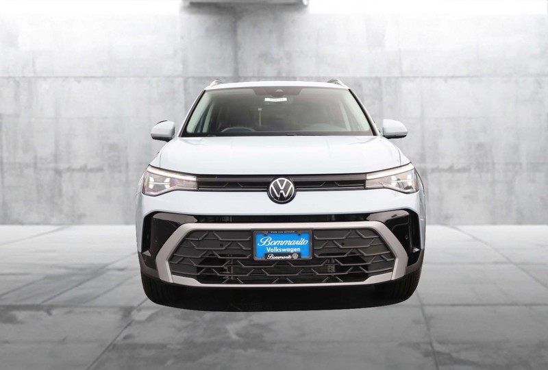 Volkswagen Taos Vehicle Image 04