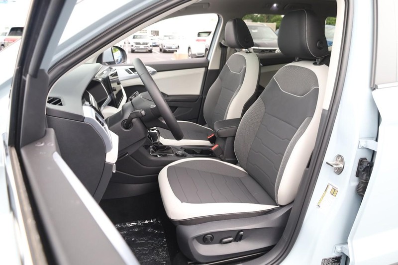 Volkswagen Taos Vehicle Image 10