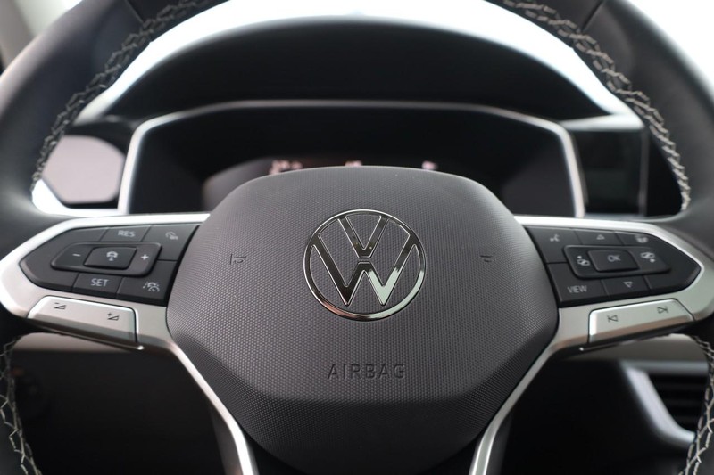 Volkswagen Taos Vehicle Image 13