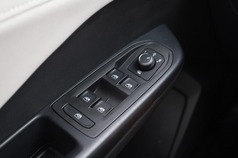 Volkswagen Taos Vehicle Image 22