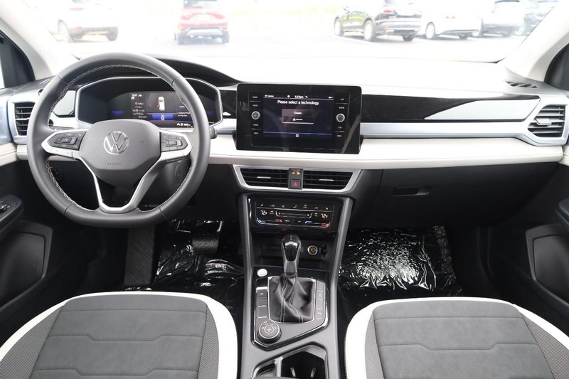 Volkswagen Taos Vehicle Image 27