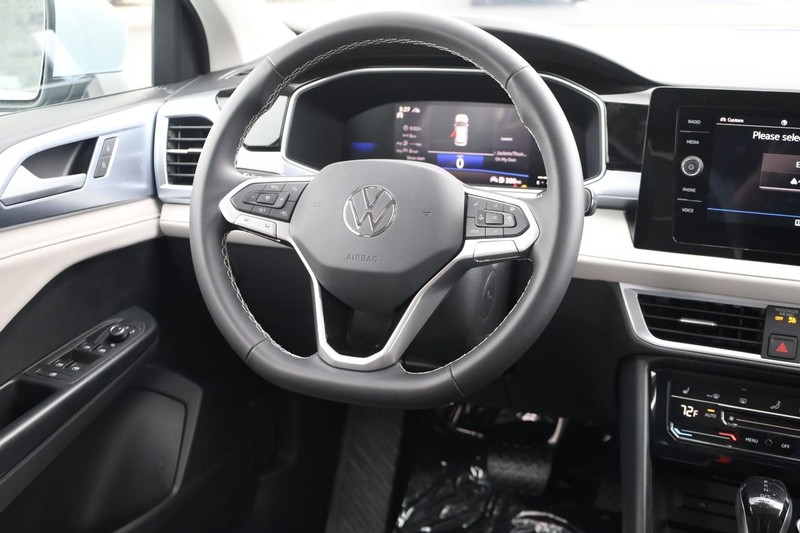 Volkswagen Taos Vehicle Image 28