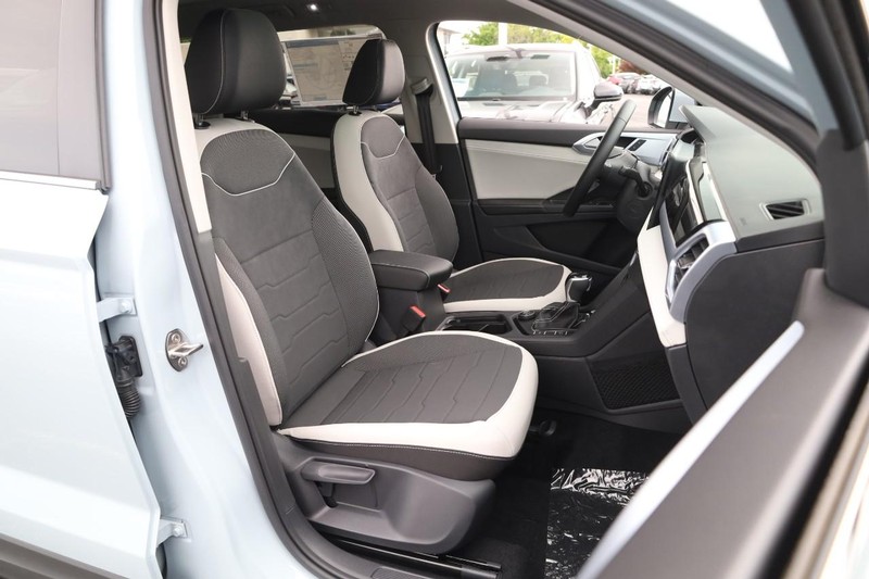 Volkswagen Taos Vehicle Image 29