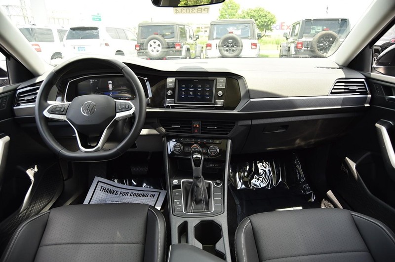 Volkswagen Jetta Vehicle Image 07