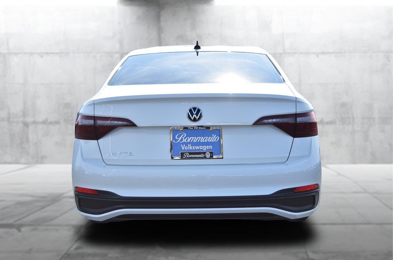 Volkswagen Jetta Vehicle Image 06