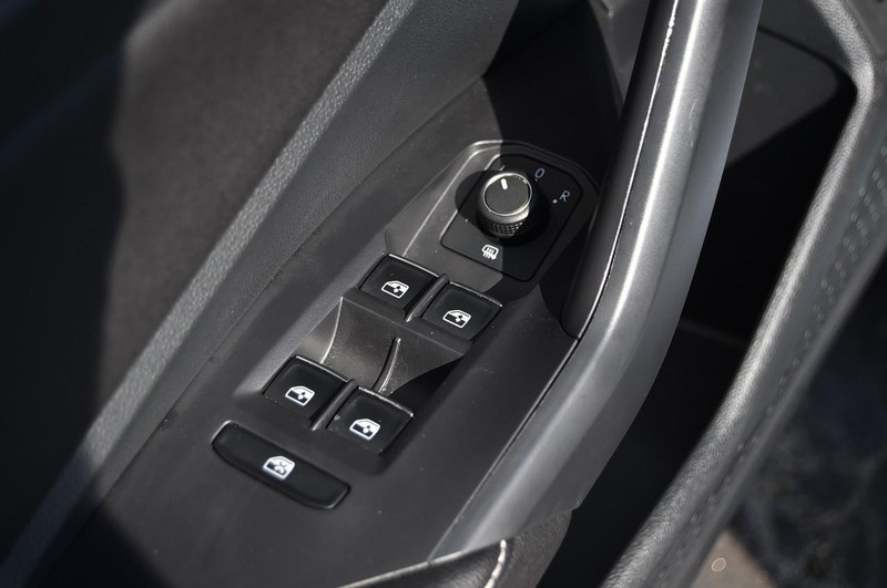 Volkswagen Jetta Vehicle Image 08