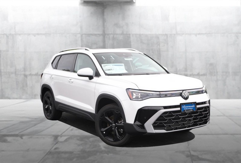 Volkswagen Taos Vehicle Image 02