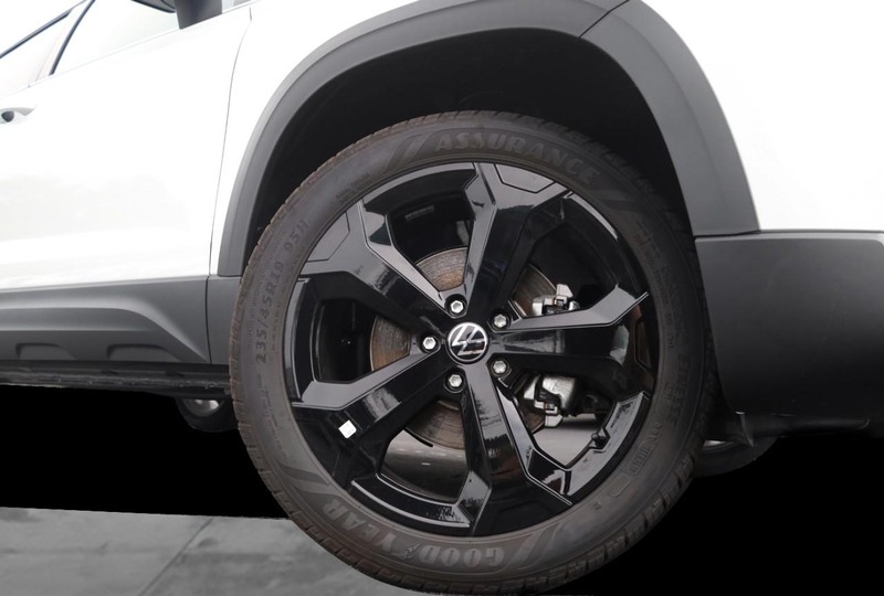 Volkswagen Taos Vehicle Image 03