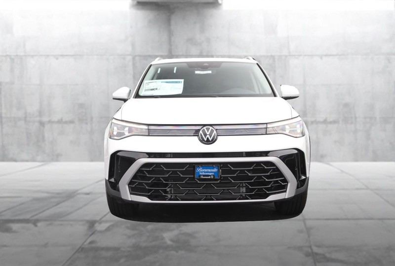 Volkswagen Taos Vehicle Image 04