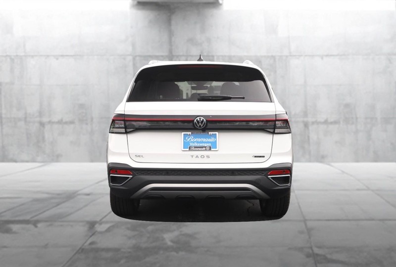Volkswagen Taos Vehicle Image 06