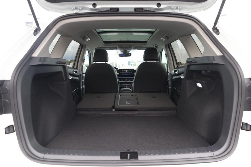 Volkswagen Taos Vehicle Image 09