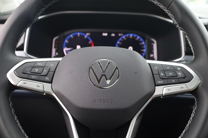 Volkswagen Taos Vehicle Image 13