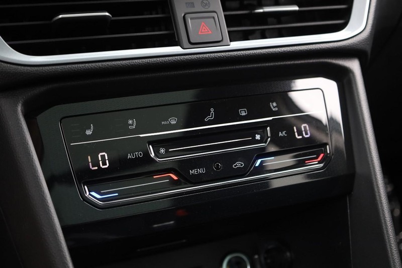 Volkswagen Taos Vehicle Image 19