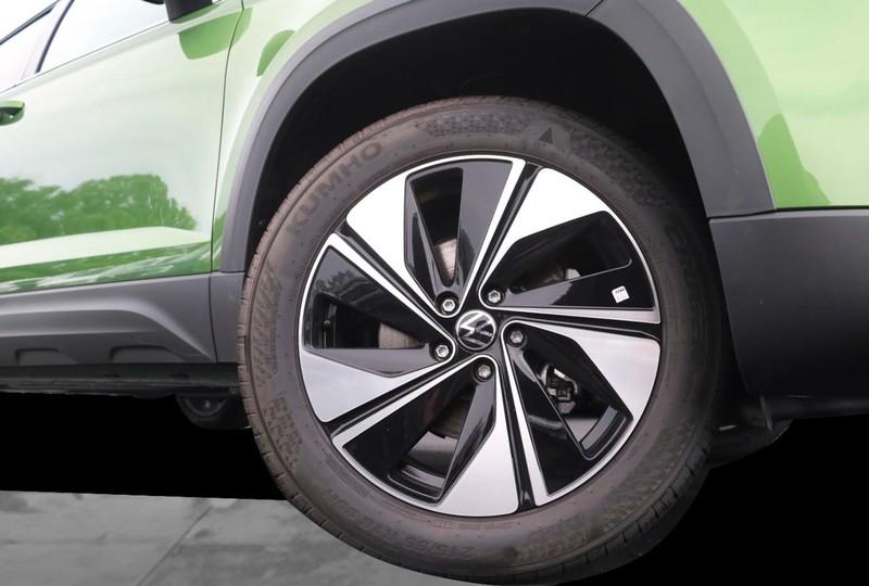 Volkswagen Taos Vehicle Image 03