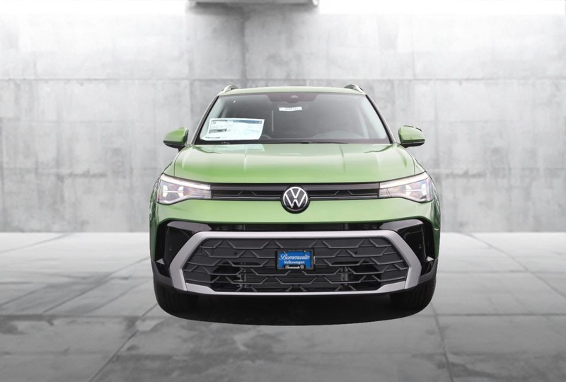 Volkswagen Taos Vehicle Image 04