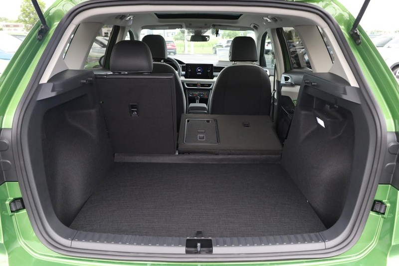 Volkswagen Taos Vehicle Image 08