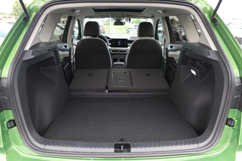 Volkswagen Taos Vehicle Image 09