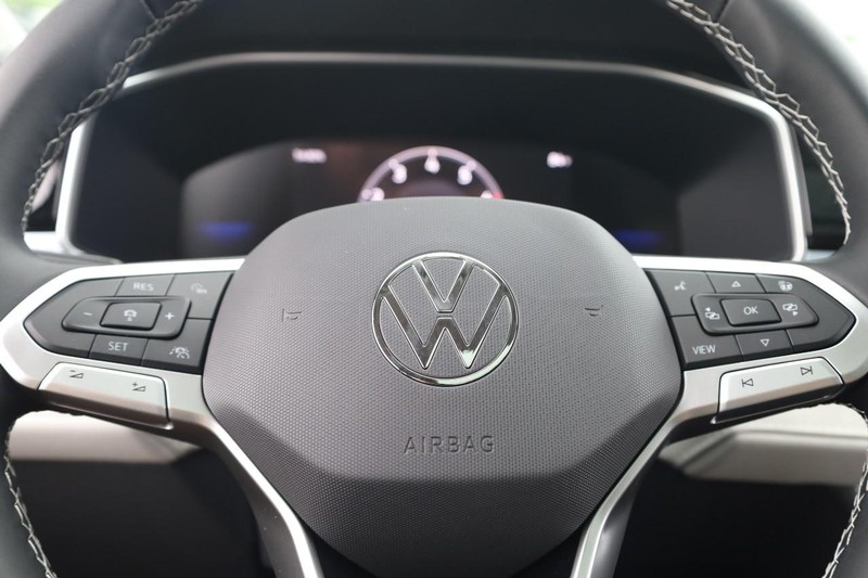 Volkswagen Taos Vehicle Image 13