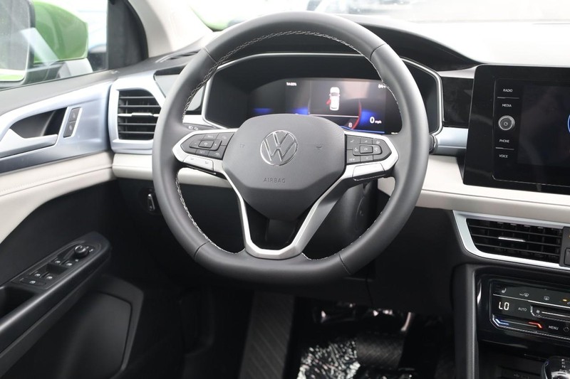 Volkswagen Taos Vehicle Image 29