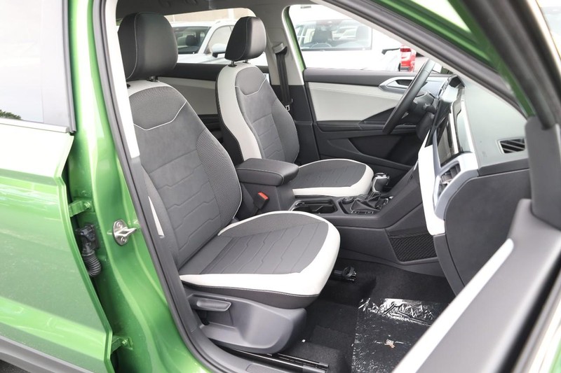 Volkswagen Taos Vehicle Image 30