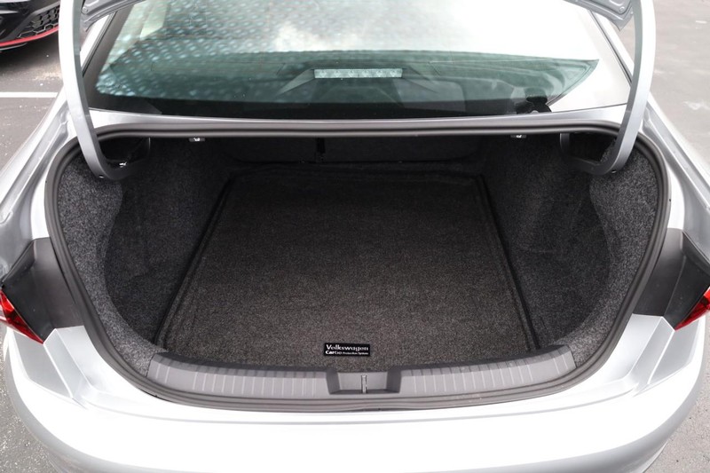 Volkswagen Jetta Vehicle Image 07