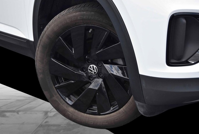Volkswagen Atlas Cross Sport Vehicle Image 03