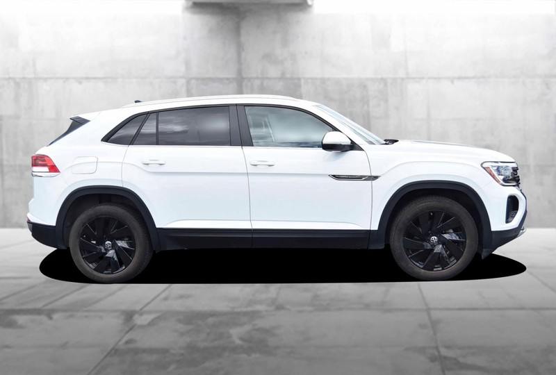 Volkswagen Atlas Cross Sport Vehicle Image 05