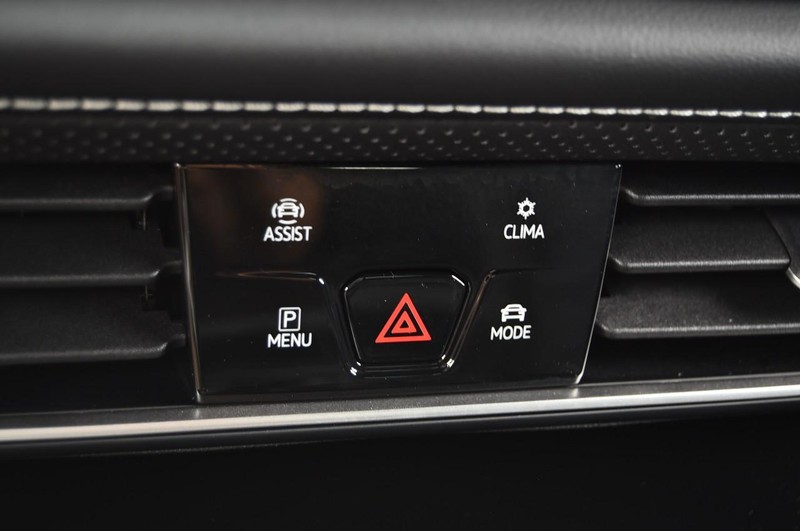Volkswagen Atlas Cross Sport Vehicle Image 16