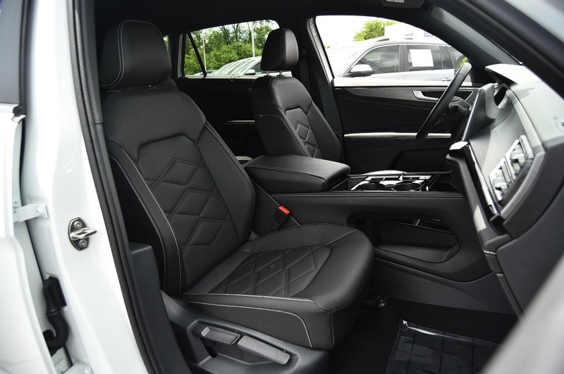 Volkswagen Atlas Cross Sport Vehicle Image 21