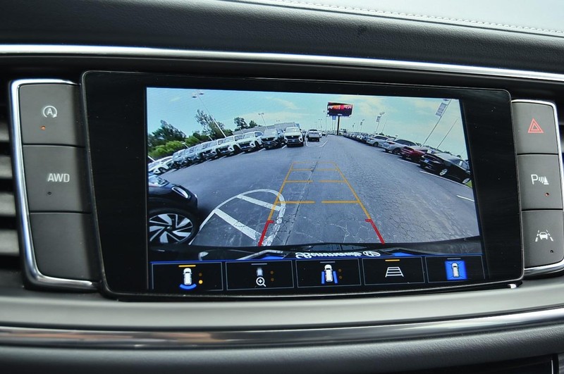 Buick Enclave Vehicle Image 13