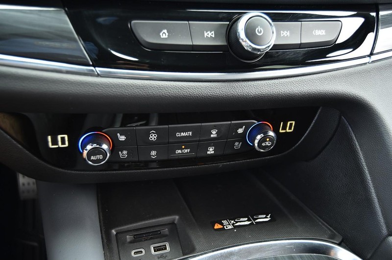 Buick Enclave Vehicle Image 15