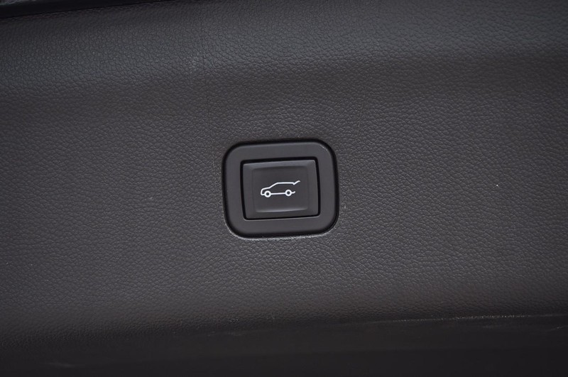 Buick Enclave Vehicle Image 24