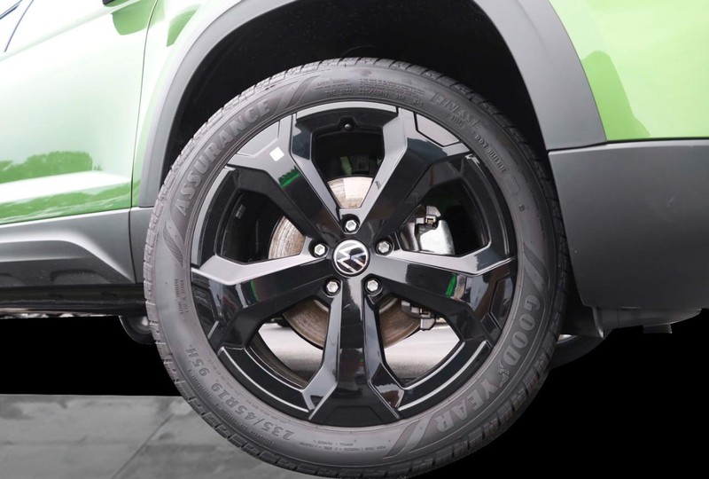 Volkswagen Taos Vehicle Image 03