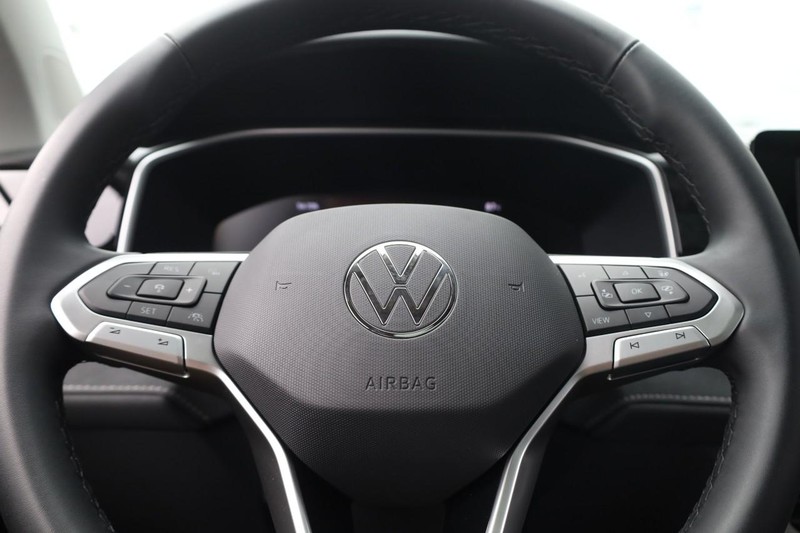 Volkswagen Taos Vehicle Image 13