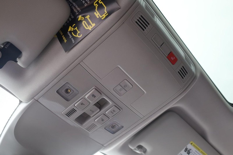 Volkswagen Taos Vehicle Image 22