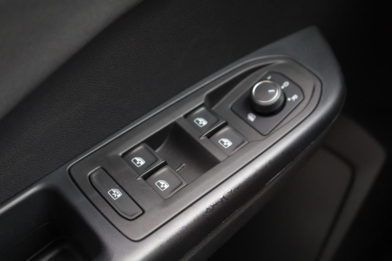 Volkswagen Taos Vehicle Image 23