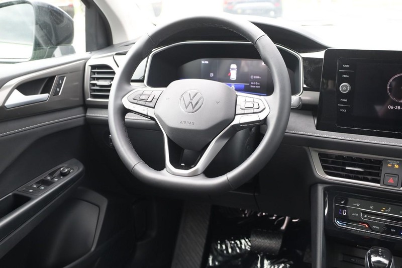 Volkswagen Taos Vehicle Image 29