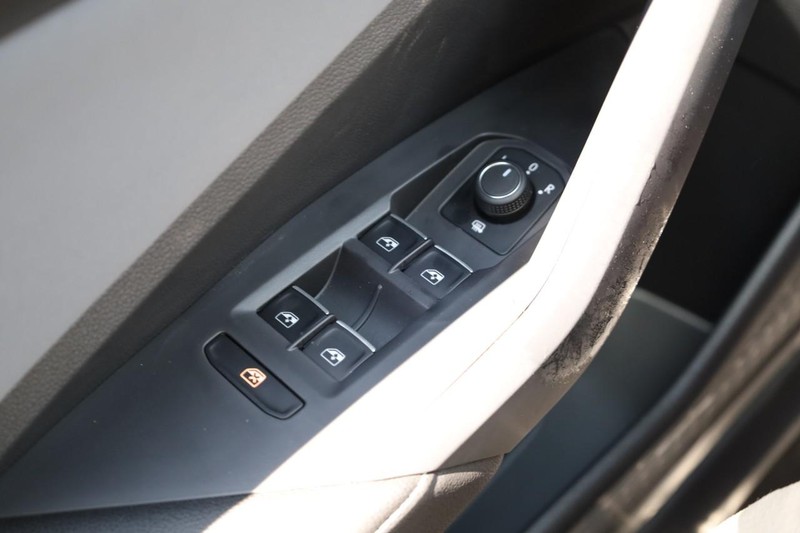 Volkswagen Jetta Vehicle Image 20